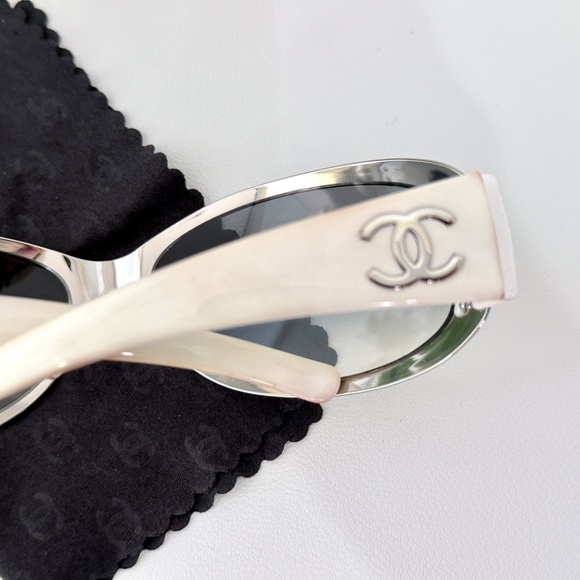 Authentic Chanel 4116 sunglasses - Picture 8 of 16